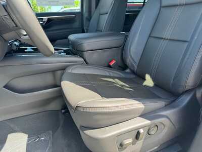 2026 Chevrolet Suburban, $95030.0. Photo 5