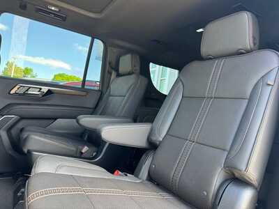 2026 Chevrolet Suburban, $95030.0. Photo 8
