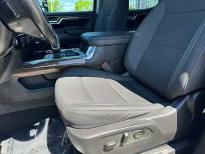 2024 Chevrolet 1500 Crew Cab, $52495. Photo 5