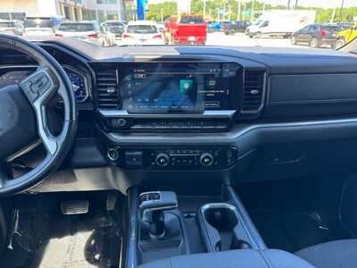 2023 Chevrolet 1500 Crew Cab, $39995. Photo 2