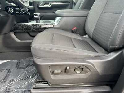 2024 Chevrolet 1500 Crew Cab, $53999. Photo 5