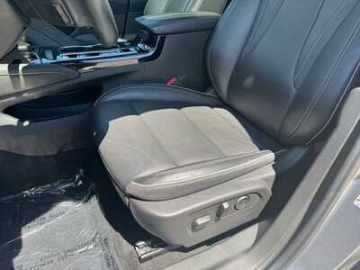 2021 Buick Envision, $18999. Photo 5