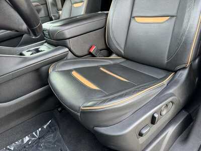 2021 GMC Yukon XL, $39599. Photo 5