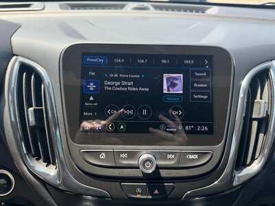 2022 Chevrolet Equinox, $23695. Photo 3