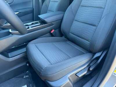 2026 Chevrolet Equinox, $31145.0. Photo 5