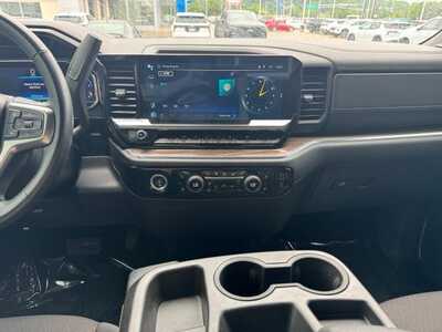 2024 Chevrolet 1500 Crew Cab, $40895. Photo 2