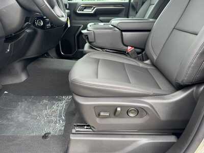2026 Chevrolet 3500 Crew Cab, $66890.0. Photo 5