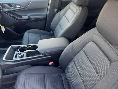 2027 Chevrolet Equinox, $31345.0. Photo 6