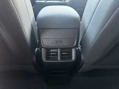 2027 Chevrolet Equinox, $31345.0. Photo 9