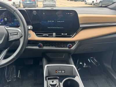 2025 Chevrolet Equinox, $30499. Photo 2