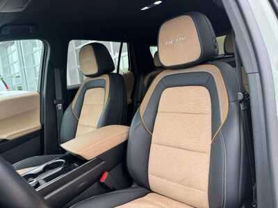 2025 Chevrolet Equinox, $30499. Photo 6