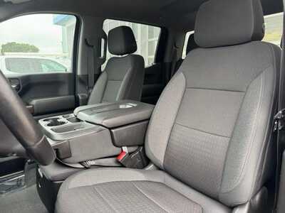 2022 Chevrolet 1500 Crew Cab, $29999. Photo 6