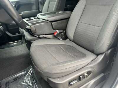 2022 Chevrolet 1500 Crew Cab, $28999. Photo 5