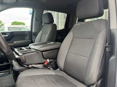 2022 Chevrolet 1500 Crew Cab, $28999. Photo 6