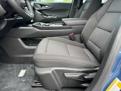 2027 Chevrolet Equinox, $31345.0. Photo 5