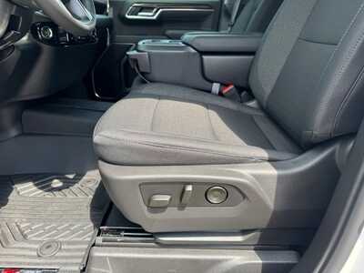 2026 Chevrolet 1500 Crew Cab, $52170.0. Photo 5