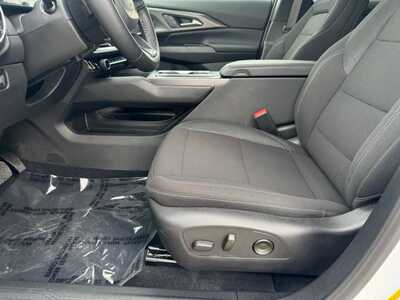 2026 Chevrolet Equinox, $39695. Photo 5