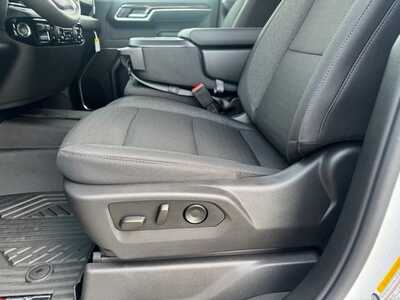 2026 Chevrolet 1500 Crew Cab, $52170.0. Photo 5