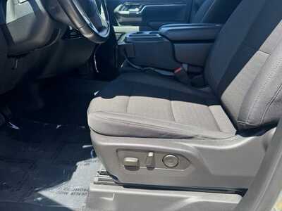 2024 Chevrolet 1500 Crew Cab, $39795. Photo 3