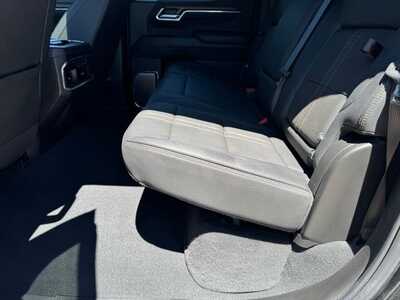 2024 Chevrolet 1500 Crew Cab, $47695. Photo 8