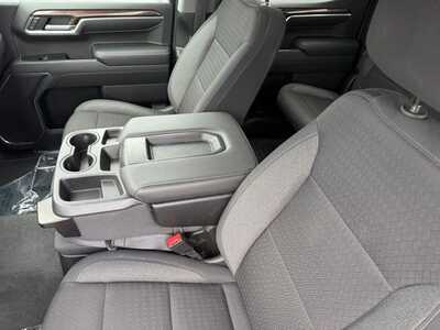 2022 Chevrolet 1500 Crew Cab, $31499. Photo 6