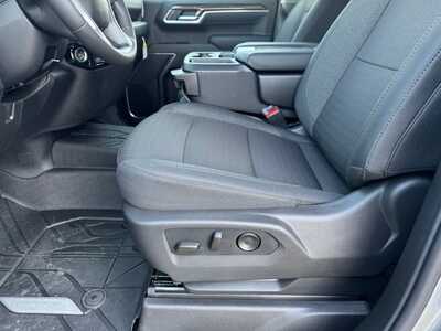 2026 Chevrolet 1500 Crew Cab, $48905.0. Photo 5