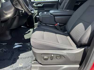 2025 Chevrolet 1500 Crew Cab, $45998. Photo 5