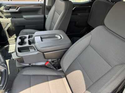 2025 Chevrolet 1500 Crew Cab, $45998. Photo 6
