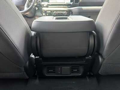 2025 Chevrolet 1500 Crew Cab, $45998. Photo 9
