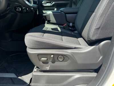 2026 Chevrolet 1500 Crew Cab, $50390.0. Photo 5