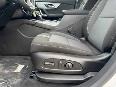 2026 Chevrolet Blazer, $37345.0. Photo 5