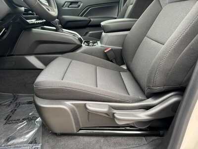2026 Chevrolet Colorado Crew Cab, $41920.0. Photo 5