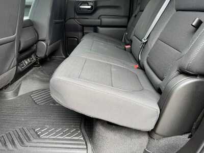 2021 Chevrolet 1500 Crew Cab, $33999. Photo 4