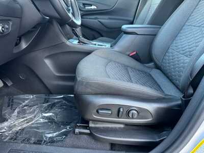 2021 Chevrolet Equinox, $15895. Photo 5