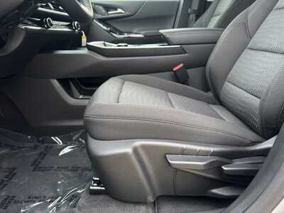 2027 Chevrolet Equinox, $31345.0. Photo 5
