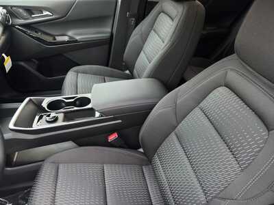 2027 Chevrolet Equinox, $31345.0. Photo 6