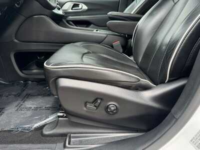 2025 Chrysler Pacifica, $33499. Photo 5