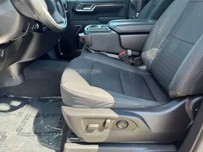 2023 Chevrolet 1500 Crew Cab, $37499. Photo 5