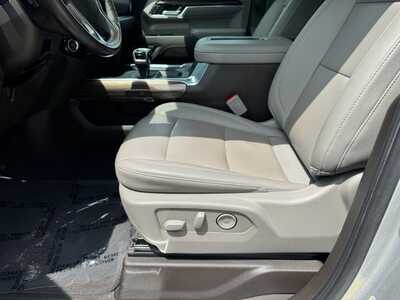 2022 Chevrolet 1500 Crew Cab, $36498. Photo 5