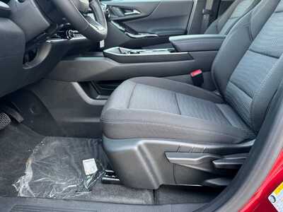 2027 Chevrolet Equinox, $31840.0. Photo 5