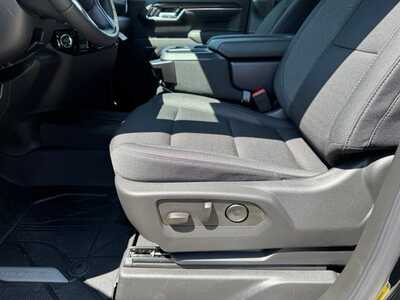 2026 Chevrolet 1500 Crew Cab, $48905.0. Photo 5