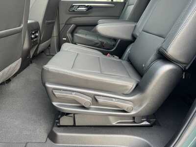 2026 Chevrolet Suburban, $78370.0. Photo 8