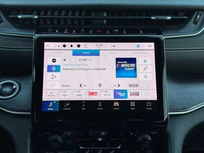 2023 Jeep Grand Cherokee, $30499. Photo 3