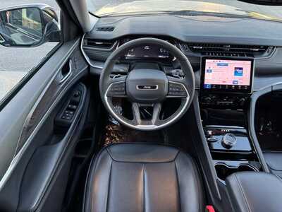 2023 Jeep Grand Cherokee, $30499. Photo 5
