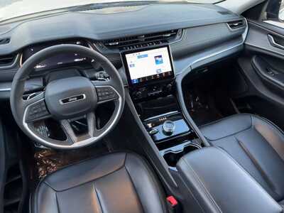 2023 Jeep Grand Cherokee, $30499. Photo 6