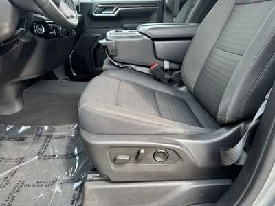 2023 Chevrolet 1500 Crew Cab, $35499. Photo 5