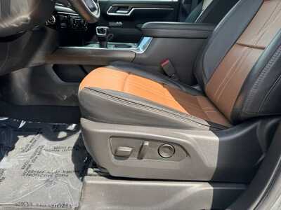 2025 Chevrolet 1500 Crew Cab, $58798. Photo 5