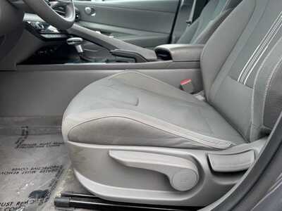 2023 Hyundai Elantra, $20499. Photo 5