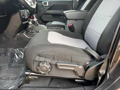 2020 Jeep Gladiator, $22549. Photo 5