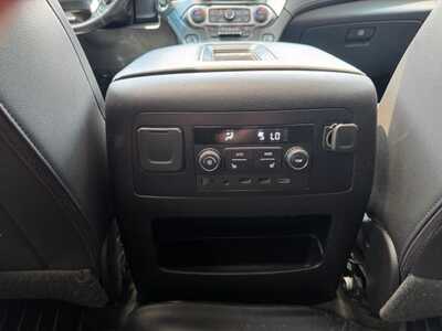 2018 Chevrolet Suburban, $24999. Photo 11
